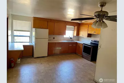 9058 Wallingford Avenue N, Seattle, WA 98103 - Photo 8