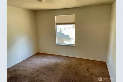 9058 Wallingford Avenue N, Seattle, WA 98103 - Photo 10