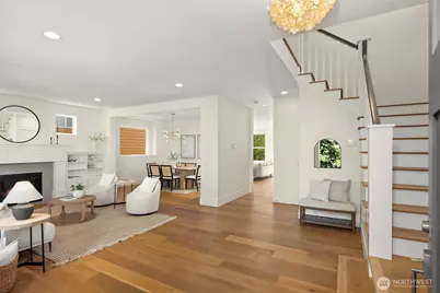 7051 34th Avenue NE, Seattle, WA 98115 - Photo 2