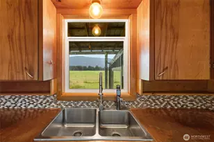 30731 Walberg Rd, Sedro Woolley, WA 98284 - Photo 8