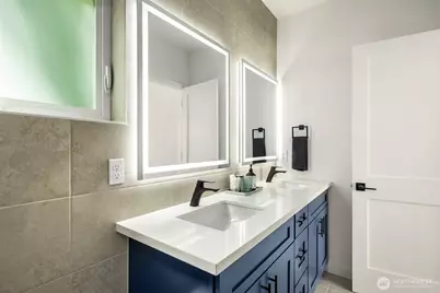 532 W Barrett Street, Seattle, WA 98119 - Photo 16