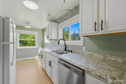 11418 Jovita Boulevard E, Edgewood, WA 98372 - Photo 6