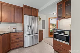 2025 Fairview Ave E, Seattle, WA 98102 - Photo 16