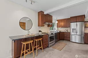 2025 Fairview Ave E, Seattle, WA 98102 - Photo 14