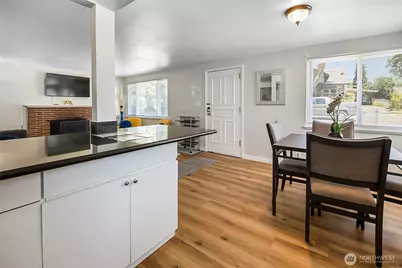 9201 36 Avenue S, Seattle, WA 98118 - Photo 10