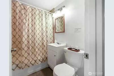 9201 36 Avenue S, Seattle, WA 98118 - Photo 16