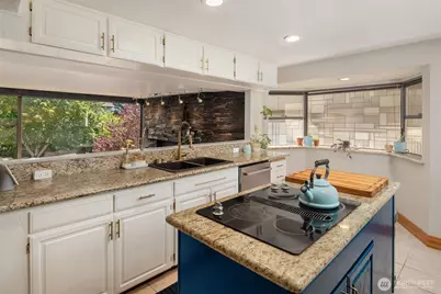 1627 California Avenue SW #2, Seattle, WA 98116 - Photo 12