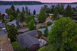 6425 Hampton Rd S, Seattle, WA 98118 - Photo 2