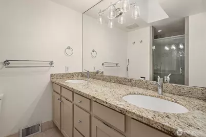 6425 Hampton Road S, Seattle, WA 98118 - Photo 18