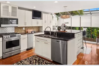 10117 NE 64th Street, Kirkland, WA 98033 - Photo 10