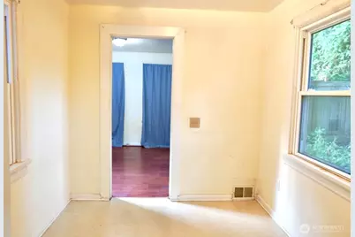 14040 Ashworth Avenue N, Seattle, WA 98133 - Photo 6