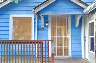 14040 Ashworth Ave N, Seattle, WA 98133 - Photo 2