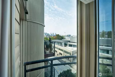 1550 Eastlake Avenue E #503, Seattle, WA 98102 - Photo 4