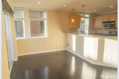 626 4th Avenue W #201, Seattle, WA 98119 - Photo 8
