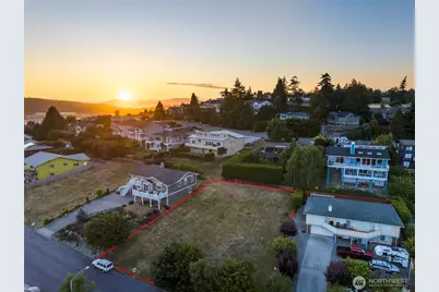 4512 Queen Ann Way, Anacortes, WA 98221 - Photo 2