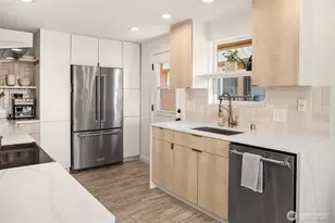 2502 NE 68th St, Seattle, WA 98115 - Photo 12