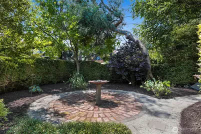 2202 N 41st Street, Seattle, WA 98103 - Photo 36