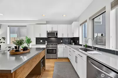 4222 Linden Avenue N, Seattle, WA 98103 - Photo 10