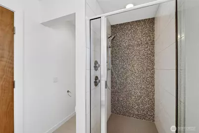 4222 Linden Avenue N, Seattle, WA 98103 - Photo 18