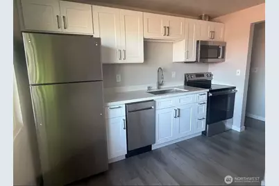 404 S Division Lane, Tacoma, WA 98418 - Photo 2