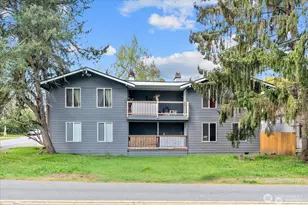 10443 17th Ave SW, Seattle, WA 98146 - Photo 2