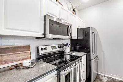 2414 1st Avenue #703, Seattle, WA 98121 - Photo 4