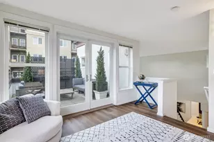 10045 NE 1st St, Bellevue, WA 98004 - Photo 16