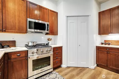 10045 NE 1st Street #521, Bellevue, WA 98004 - Photo 8