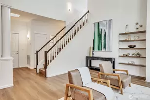 10045 NE 1st St, Bellevue, WA 98004 - Photo 14