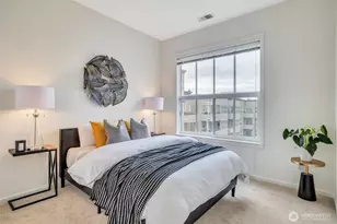 10045 NE 1st St, Bellevue, WA 98004 - Photo 12