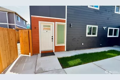 9040 17th Avenue SW, Seattle, WA 98106 - Photo 1