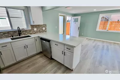 9040 17th Avenue SW, Seattle, WA 98106 - Photo 18