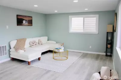 9040 17th Avenue SW, Seattle, WA 98106 - Photo 6