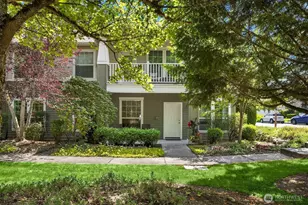 22675 NE Alder Crest Dr, Redmond, WA 98053 - Photo 2