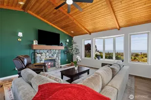 2342 Seaview Dr, Port Townsend, WA 98368 - Photo 10