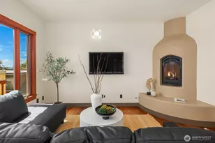371 W Olympic Pl, Seattle, WA 98119 - Photo 12
