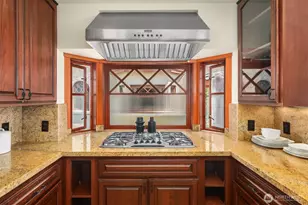 371 W Olympic Pl, Seattle, WA 98119 - Photo 18