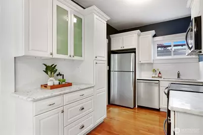 516 W Howe Street, Seattle, WA 98119 - Photo 8