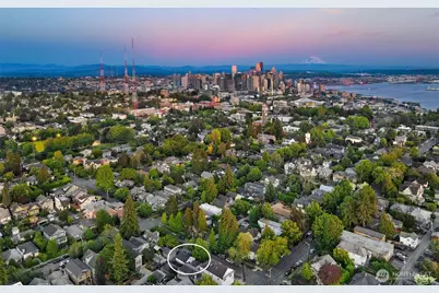 516 W Howe Street, Seattle, WA 98119 - Photo 2