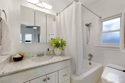 516 W Howe Street, Seattle, WA 98119 - Photo 12