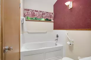 11880 NE 36th Pl, Bellevue, WA 98005 - Photo 20