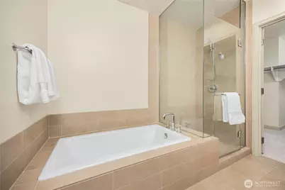 10610 NE 9th Place #2200, Bellevue, WA 98004 - Photo 16