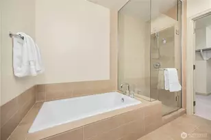 10610 NE 9th Pl, Bellevue, WA 98004 - Photo 16