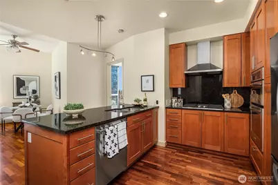 10610 NE 9th Place #2200, Bellevue, WA 98004 - Photo 4