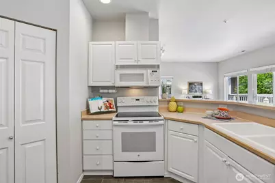 440 S 51st Court #B303, Renton, WA 98055 - Photo 8