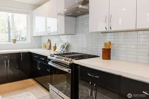 522 N 104th St, Seattle, WA 98133 - Photo 6