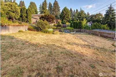 2444 72nd Avenue SE, Mercer Island, WA 98040 - Photo 10
