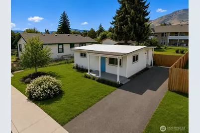 119 W Gibson Avenue, Chelan, WA 98816 - Photo 2