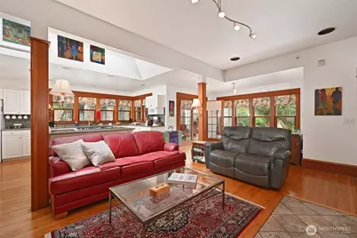 10425 E Riverside Drive, Bothell, WA 98011 - Photo 12