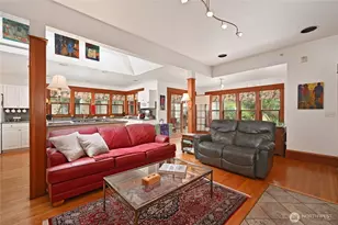 10425 E Riverside Dr, Bothell, WA 98011 - Photo 12